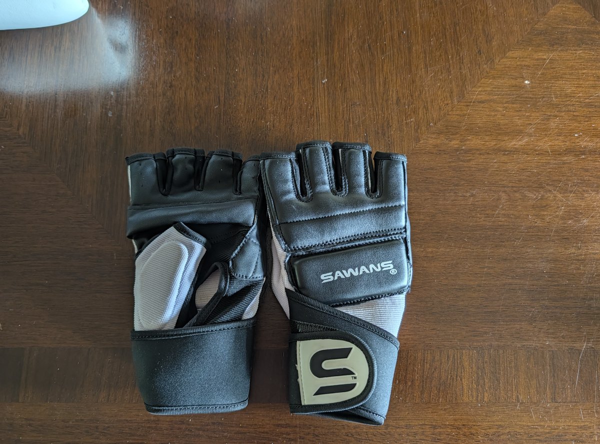 Sawans fight gloves Lex reaches for every heavy bag session